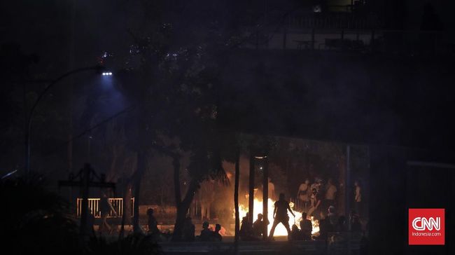 Polisi Beberkan Proyektil di Tubuh Korban Kerusuhan 21-22 Mei Kerusuhan 21-22 Mei menewaskan sembilan orang. Empat di antaranya telah divisum, lima lainnya belum diautopsi. Polisi menyebutkan proyektil di tubuh korban.