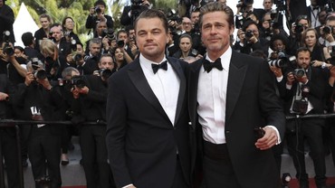 img-title Adu Tampan Leonardo DiCaprio & Brad Pitt di Karpet Merah Cannes 2019