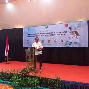 Kominfo Cabut Pembatasan Akses Media Sosial