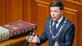 Aksi 'Nyeleneh' Pelawak Ukraina Selama 3 Bulan Jadi Presiden