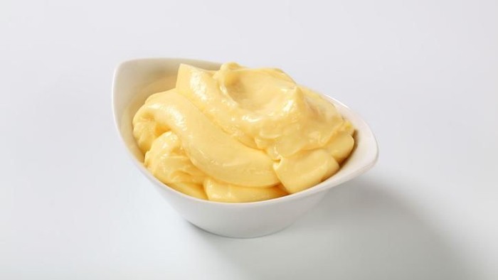 Tepung terigu dan butter untuk membuat kue kering