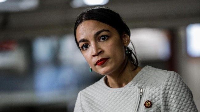Politikus Partai Demokrat, Alexandra Ocasio-Cortez, mengatakan sudah saatnya para petinggi partai di Kongres memulai proses pemakzulan Presiden Donald Trump.