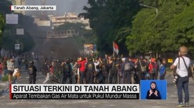 VIDEO: Tanah Abang Terkini: Aparat Pukul Mundur Massa