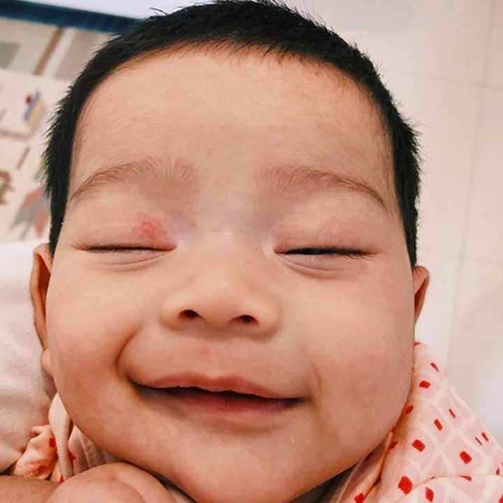 <p>Tarra Budiman dan Gya Sadiqah dikarunia anak pertama mereka, Kalea Jada Agyra pada Desember lalu. Sejak bayi, Kalea memang murah senyum nih. (Foto: Instagram @gyaps)</p>