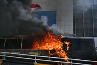 Ini Bus Brimob yang Dibakar Massa di Slipi Andi&nbsp;Video
