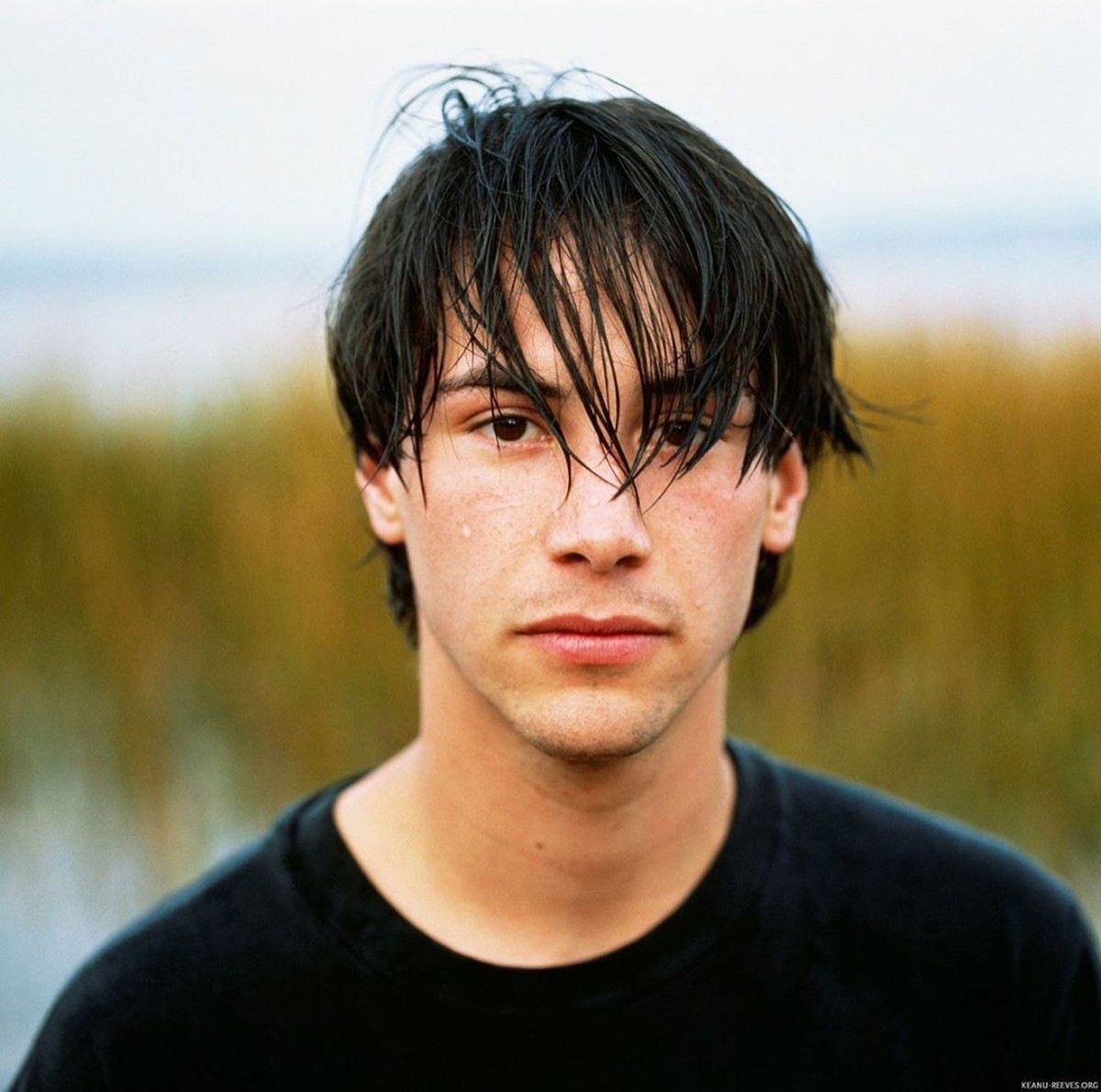 Pesona pemeran John Wick ini mampu menyihir para wanita karena ketampanannya dari masa ke masa yang tidak berubah&period;