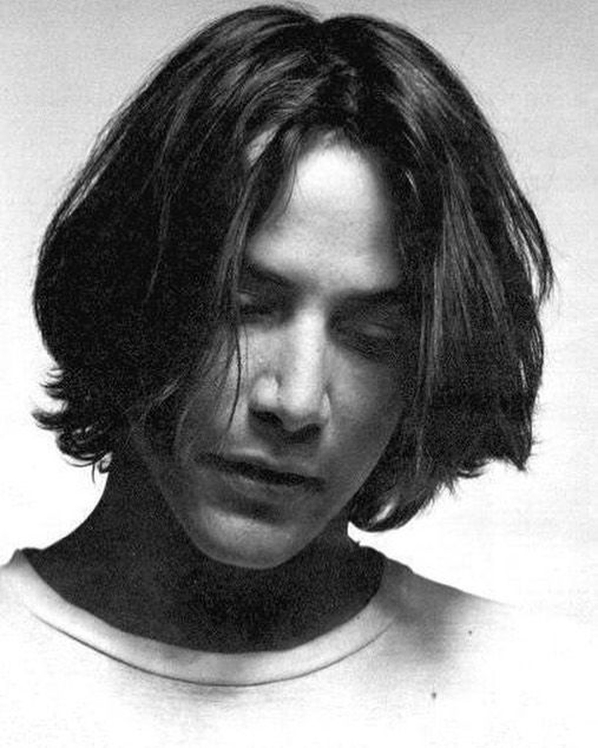 Pesona pemeran John Wick ini mampu menyihir para wanita karena ketampanannya dari masa ke masa yang tidak berubah&period;