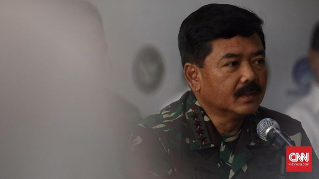 Panglima TNI Raih Gelar Doktor Kehormatan dari UNS Surakarta Pemberian gelar Honoris Causa kepada Panglima TNI Marsekal Hadi Tjahjanto akan digelar di Auditorium GPH Haryo Mataram UNS, Jumat (20/9).