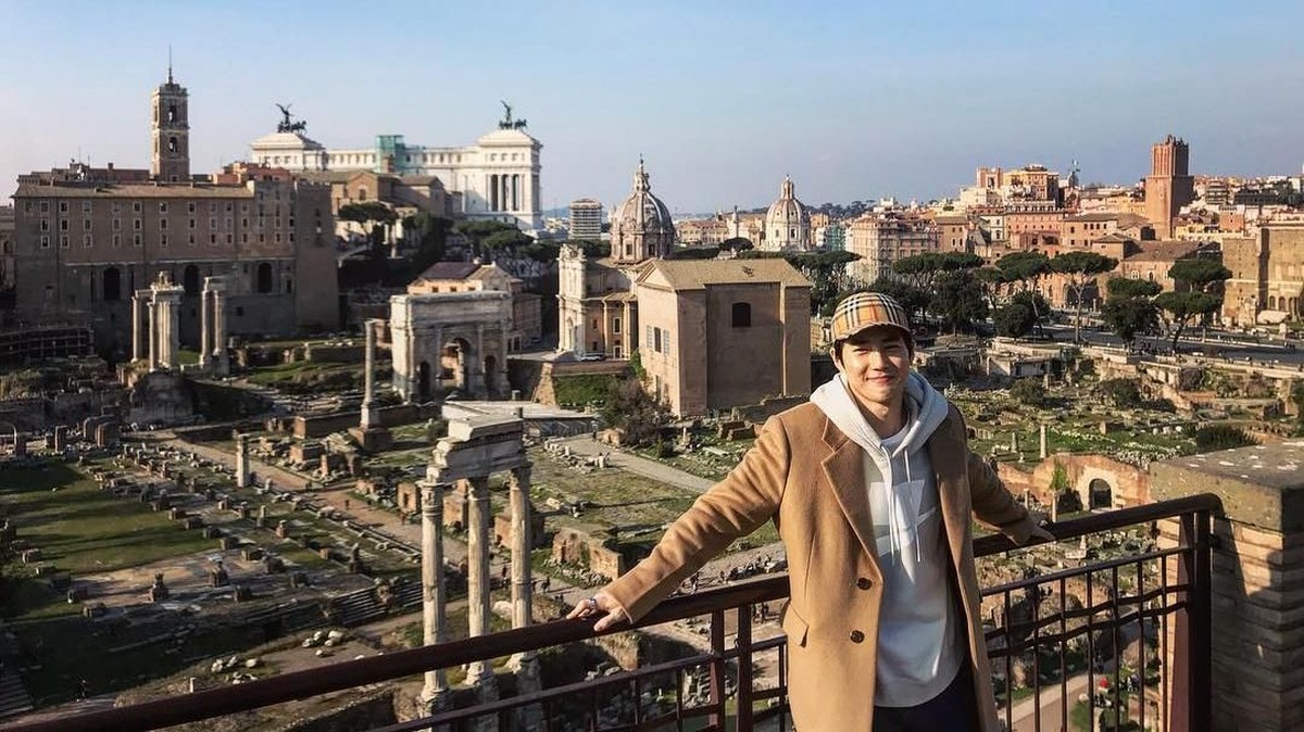 Leader EXO&comma; Suho&comma; berulangtahun ke-28 hari ini Rabu &lpar;22&sol;5&rpar;&period; Untuk merayakan hari kelahirannya&comma; simak yuk 7 fakta Suho&period; Eits&comma; ada fakta first kiss Suho lho&excl;