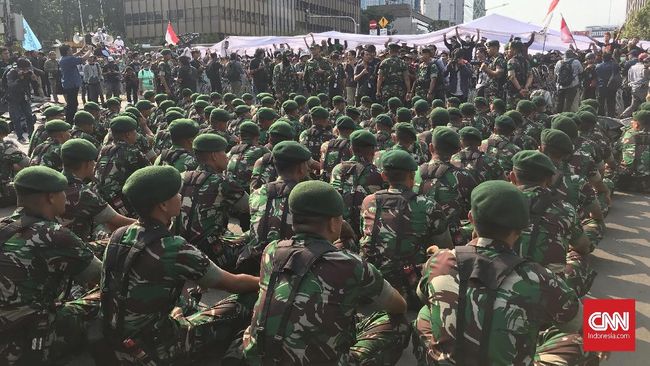PDIP dan Demokrat Heran Kursi Pangkostrad Masih Kosong Anggota Komisi I DPR dari Fraksi PDIP dan Fraksi Demokrat mempertanyakan alasan jabatan Pangkostrad yang masih kosong sejauh ini.
