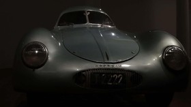 FOTO: Lelang Porsche Pertama di Dunia Ditaksir Capai Rp290 M