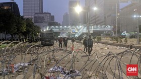 Jadi Pusat Bentrokan, Jalan Thamrin Nampak Berantakan
