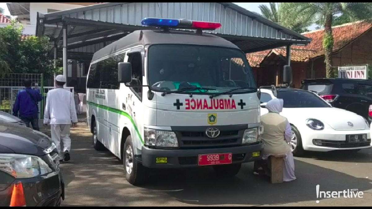 Suasana terkini rumah duka Ustaz Arifin Ilham di Masjid Az-Zikra&comma; Bogor&period;