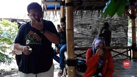 VIDEO: Warga Terkena Dampak Gas Air Mata Sisa Kerusuhan