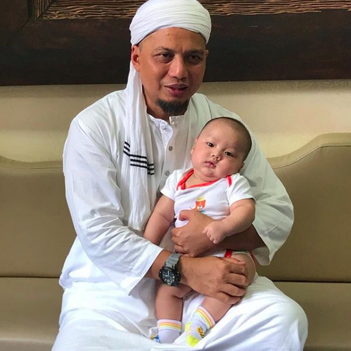 <p>Selamat jalan Ustaz Arifin Ilham, dakwah dan kerja kerasnya untuk Islam takkan terlupa. (Foto: Instagram @yusufalvinramadhan)</p>