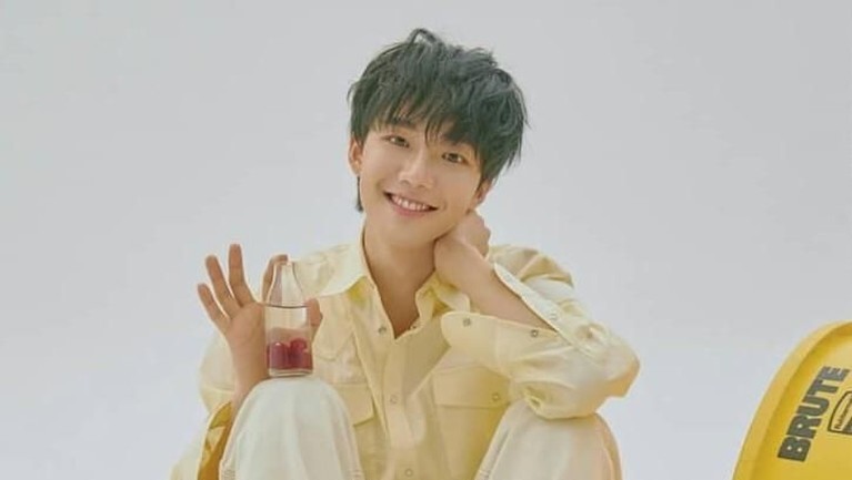 Kenalan dengan 5 Personel Boyband AB6IX Satu lagi grup Kpop baru bernama AB6IX yang ikut meramaikan industri musik Korea Selatan. Berikut ini potret penampilan kece para personel AB6IX.