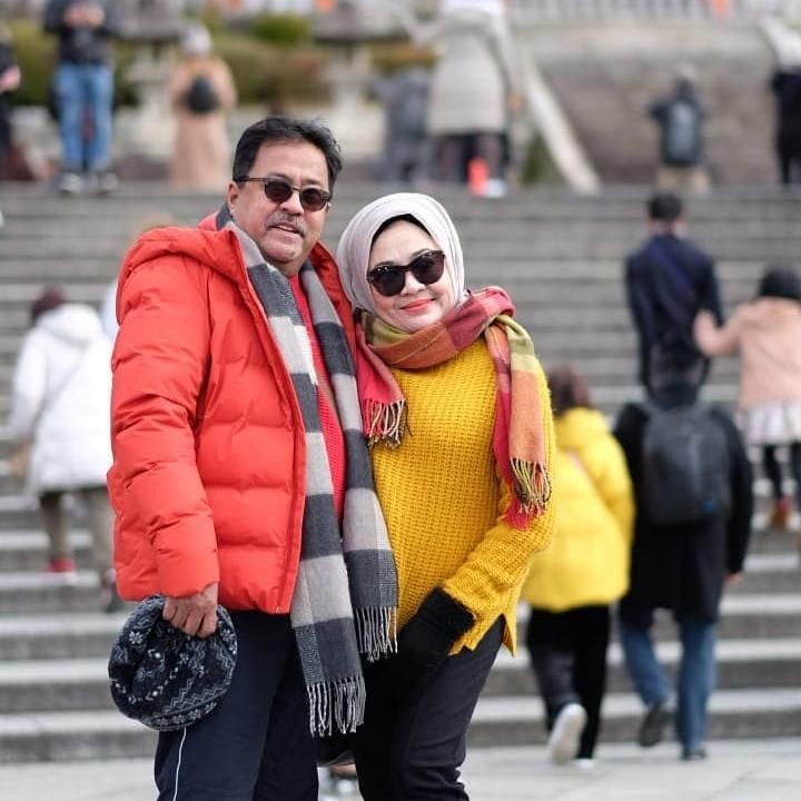 <span class="im">Kerap berlibur ke luar negeri adalah cara quality time pasangan ini. (Foto: Instagram @si.rano)</span>