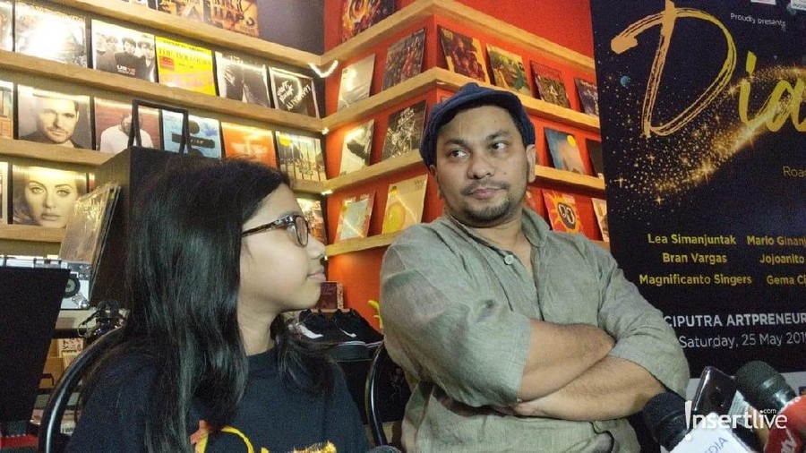Tompi bebaskan putrinya, Ayesha, untuk menentukan masa depan.