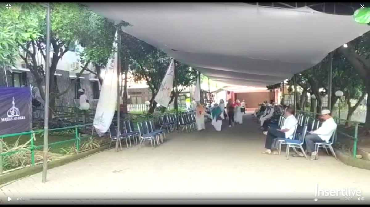 Suasana terkini rumah duka Ustaz Arifin Ilham di Masjid Az-Zikra&comma; Bogor&period;