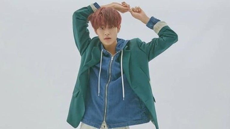 Kenalan dengan 5 Personel Boyband AB6IX Satu lagi grup Kpop baru bernama AB6IX yang ikut meramaikan industri musik Korea Selatan. Berikut ini potret penampilan kece para personel AB6IX.