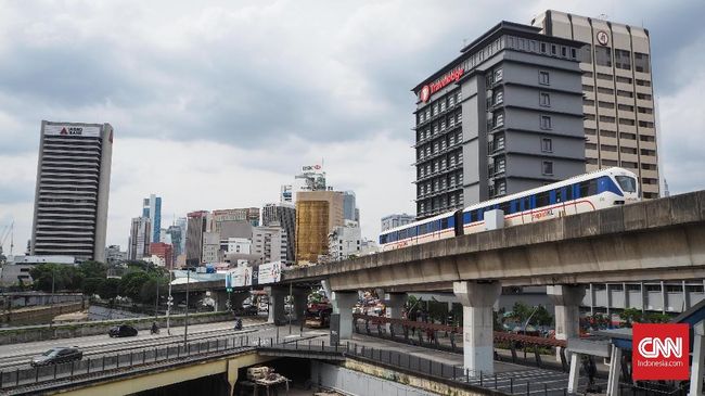 Turis Indonesia lebih pilih wisata ke Malaysia karena harga tiket pesawat domestik yang mahal.