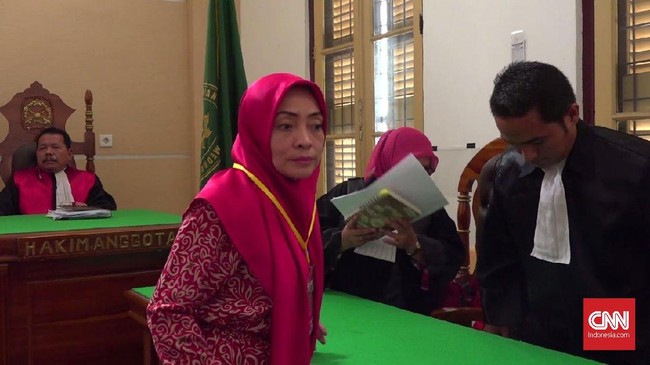 Dosen USU Himma Dewiyana Lubis divonis dua tahun penjara karena terbukti mengunggah hoaks soal teror bom Surabaya sebagai pengalihan isu #2019GantiPresiden.