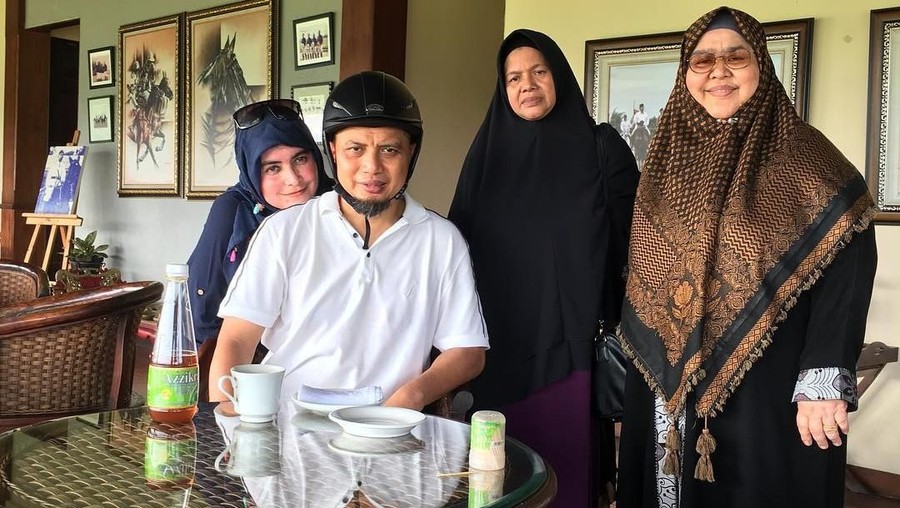Ustaz arifin ilham dan istri pertamanya
