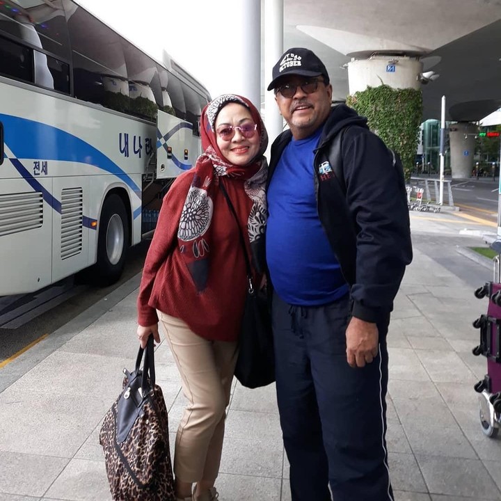 Dewi selalu setia mendampingi Rano, terlebih saat sang suami menjabat sebagai Gubernur Banten. (Foto: Instagram @si.rano)