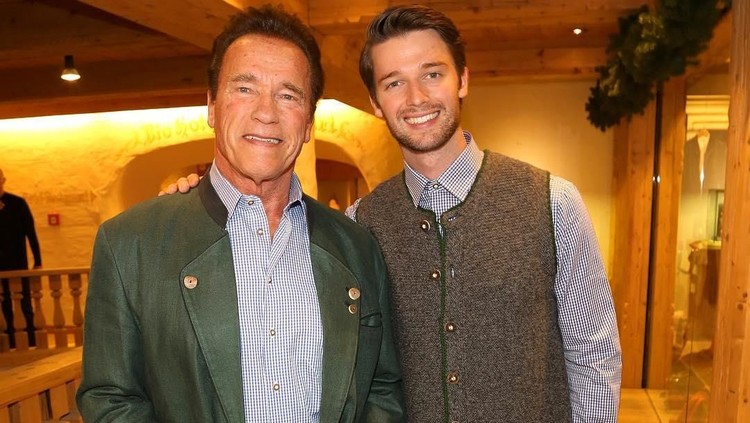 Bagi Arnold Schwarzenegger, putranya adalah kebanggaan. Kalau bagi sang anak, Arnold adalah panutannya.
