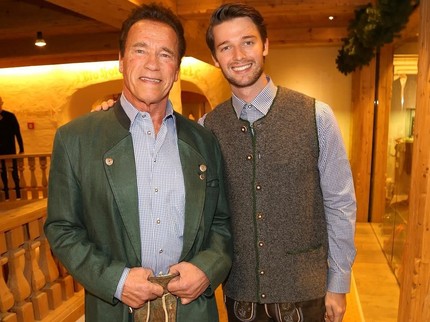 Kedekatan Arnold Schwarzenegger & Putranya yang Seperti Sahabat