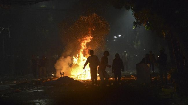 Tersangka Rusuh 22 Mei Oknum GARIS, Ormas Terafiliasi ISIS Polisi menyebut ormas Gerakan Reformis Islam (GARIS) sebagai organisasi berbahaya yang diduga terafiliasi dengan ISIS