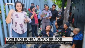 VIDEO: Aksi Bagi Bunga Untuk Brimob