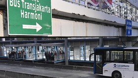 Jalan Disekitar MK Ditutup, TransJakarta Alihkan Rute Bus