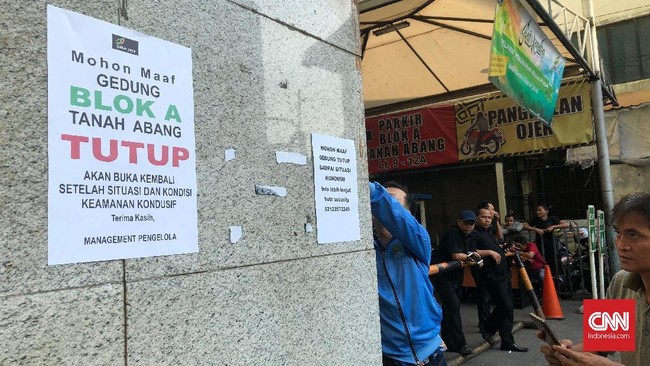 Sejumlah pedagang Pasar Tanah Abang tak memperoleh penghasilan sama sekali sejak aksi berujung kerusuhan 22 Mei pecah. Biasanya omzet meningkat selama Ramadan.