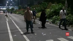 VIDEO: Polisi Amankan Perempuan Pembawa Ransel Mencurigakan
