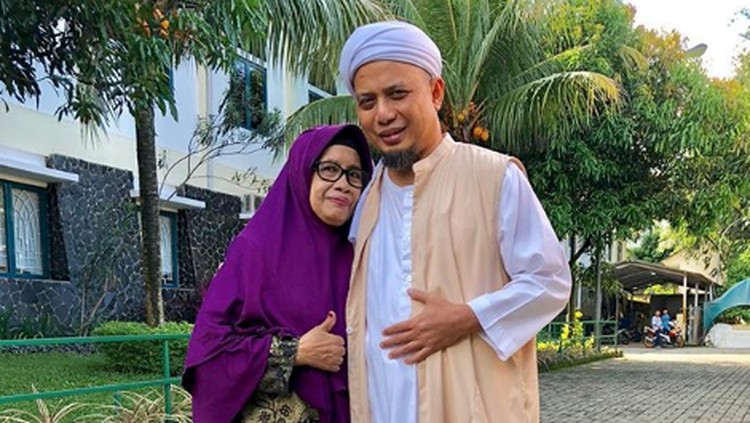 Karena rindu, ibunda Arifin Ilham sampai didatangi almarhum putranya lewat mimpi.