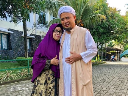 Pesan Almarhum Arifin Ilham dalam Mimpi Ibunda Tercinta