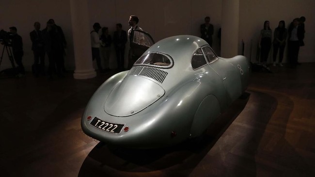 FOTO: Lelang Porsche Pertama di Dunia Ditaksir Capai Rp290 M