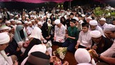 FOTO: Mengantar Arifin Ilham ke Peristirahatan Terakhir Arifin Ilham dimakamkan di Pondok Pesantren Az-Zikra, Gunung Sindur, Kabupaten Bogor. Ia meninggal di rumah sakit Penang, Malaysia karena penyakit kanker.