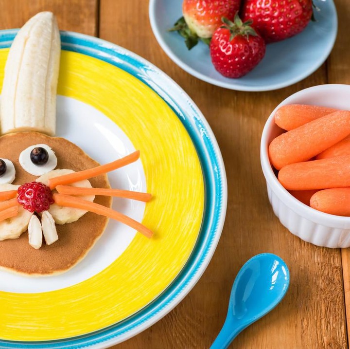 <span class="im">Roti yang dibentuk kepala kelinci lengkap dengan hiasan pisang dan selai ini juga bisa jadi rekomendasi sarapan si kecil lho. (Foto: iStock)</span>