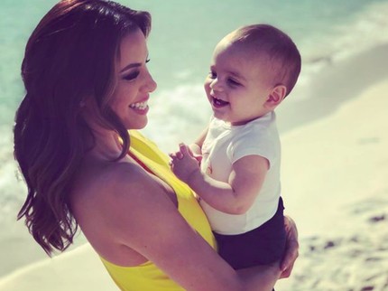 7 Foto Menggemaskan Santiago Enrique, Anak Eva Longoria