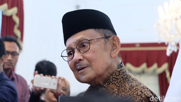 Habibie Ucapkan Selamat ke Jokowi: Beliau Ujung Tombak Generasi Penerus
