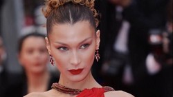 Bella Hadid Umbar Tato Bahasa Arab, Apa Artinya?