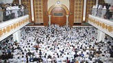FOTO: Mengantar Arifin Ilham ke Peristirahatan Terakhir Arifin Ilham dimakamkan di Pondok Pesantren Az-Zikra, Gunung Sindur, Kabupaten Bogor. Ia meninggal di rumah sakit Penang, Malaysia karena penyakit kanker.