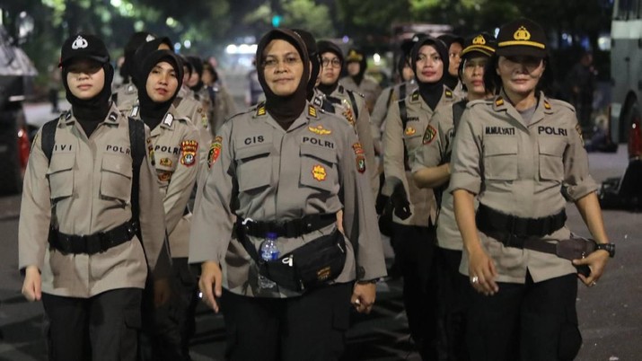 foto/Melihat Polisi, dan TNI Cantik Ikut Jaga MK/Muhammad Sabki