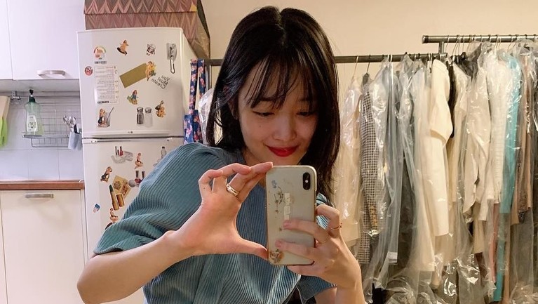 7 Alasan Artis Cantik Korea Ini Dibenci Sejak keluar dari f(x), Sulli seakan tak pernah berhenti membuat skandal. Lalu apa saja alasan Sulli memiliki banyak haters? Berikut Insertlive sajikan.