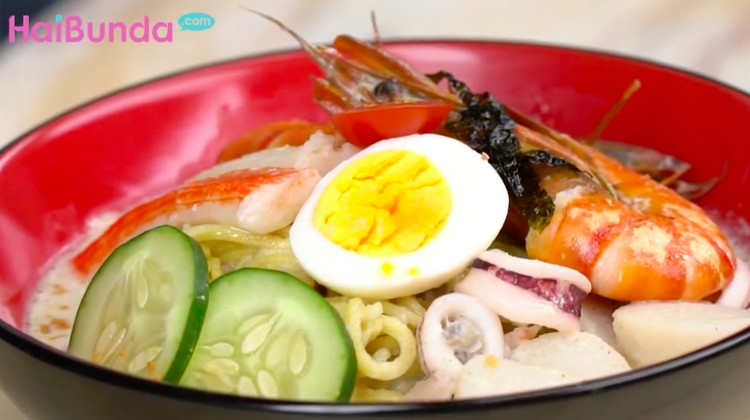 Jika Bunda hendak memasak soto untuk menu sahur nanti, coba deh resep soto ramen berikut ini.