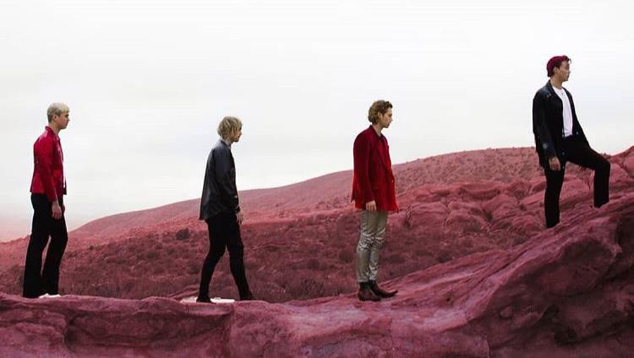 Lirik Easier - 5 Seconds Of Summer Lirik lagu Easier dari band Pop asal Aussie yaitu 5 SOS
