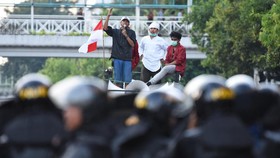 Gaung Lagu Ganti Presiden di Aksi Kawal Sidang Perdana MK