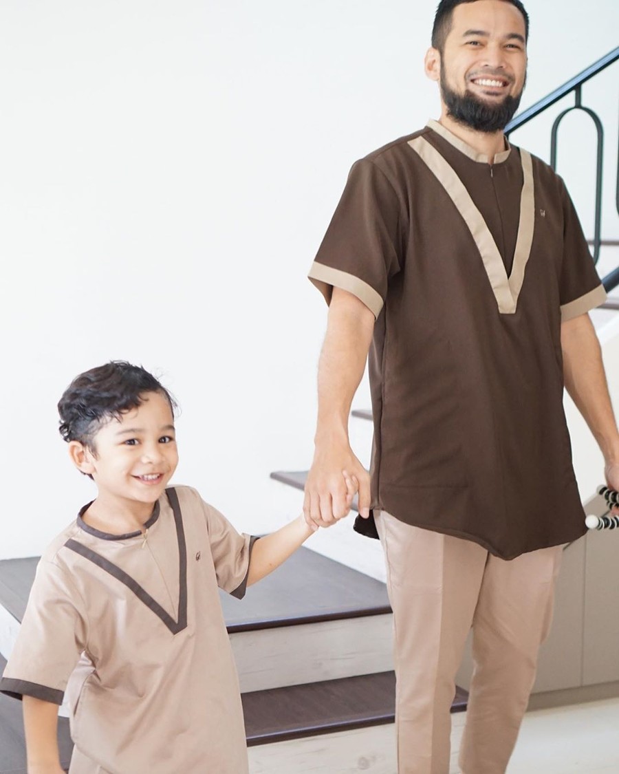 Adam, anak Teuku Wisnu-Shireen Sungkar 7 anak artis ini tidak hanya menggemaskan, namun mereka juga sudah belajar mengaji sejak kecil.